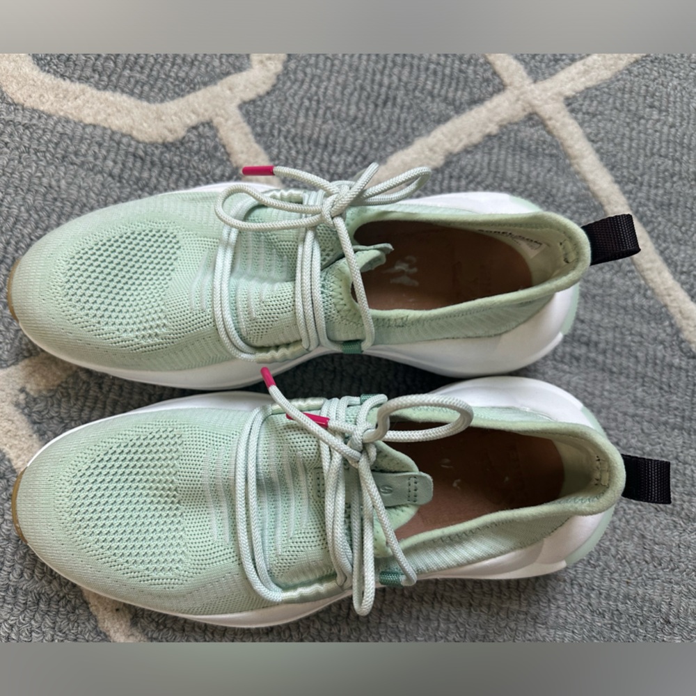 Sorel gym shoes, - Picture 7 of 9